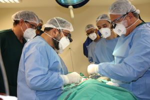 HEC realiza cirurgia de alta complexidade para corrigir anomalia rara de paciente