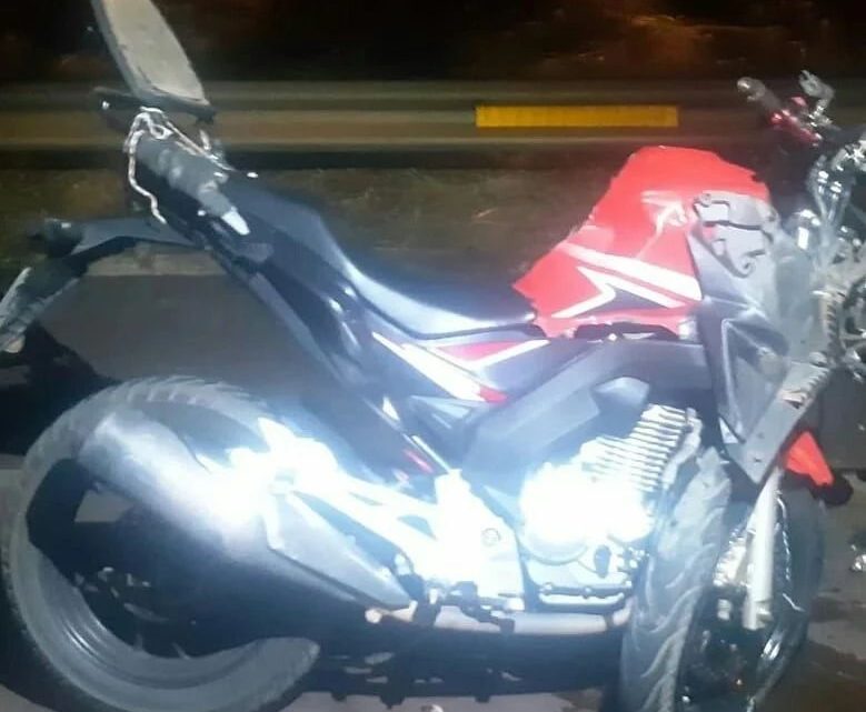 Motociclista morre após bater de frente com carreta na BR-365