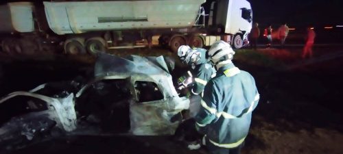Tragédia: Quatro pessoas morrem carbonizadas após carro pegar fogo em acidente na BR-020 em São Desidério