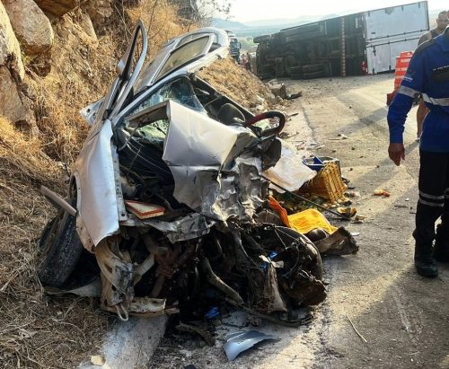 Homem morre após colisão entre carro e caminhão em Guanambi; pai da vítima morreu em acidente na mesma rodovia no ano passado